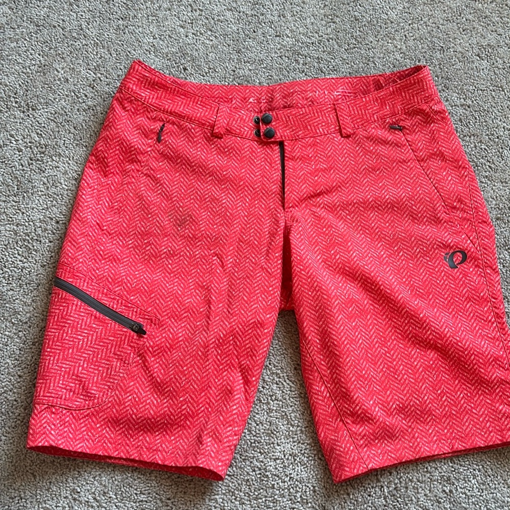 Pearl Izumi women’s mtn bike shorts.
